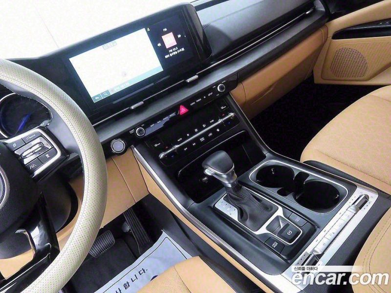 Kia Carnival 9-Seater Prestige