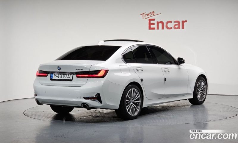 BMW 3-Series i320 Luxury