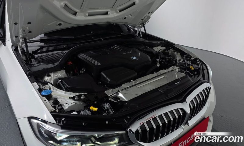 BMW 3-Series i320 Luxury