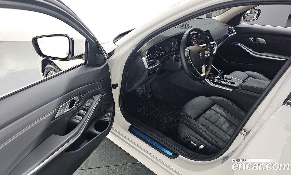 BMW 3-Series i320 Luxury