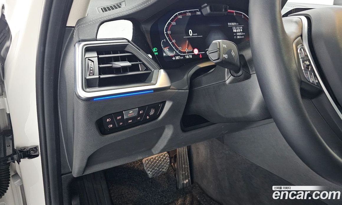 BMW 3-Series i320 Luxury