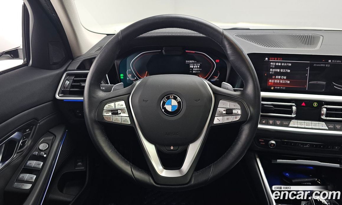 BMW 3-Series i320 Luxury