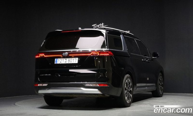 Kia Carnival 9-Seater Noblesse