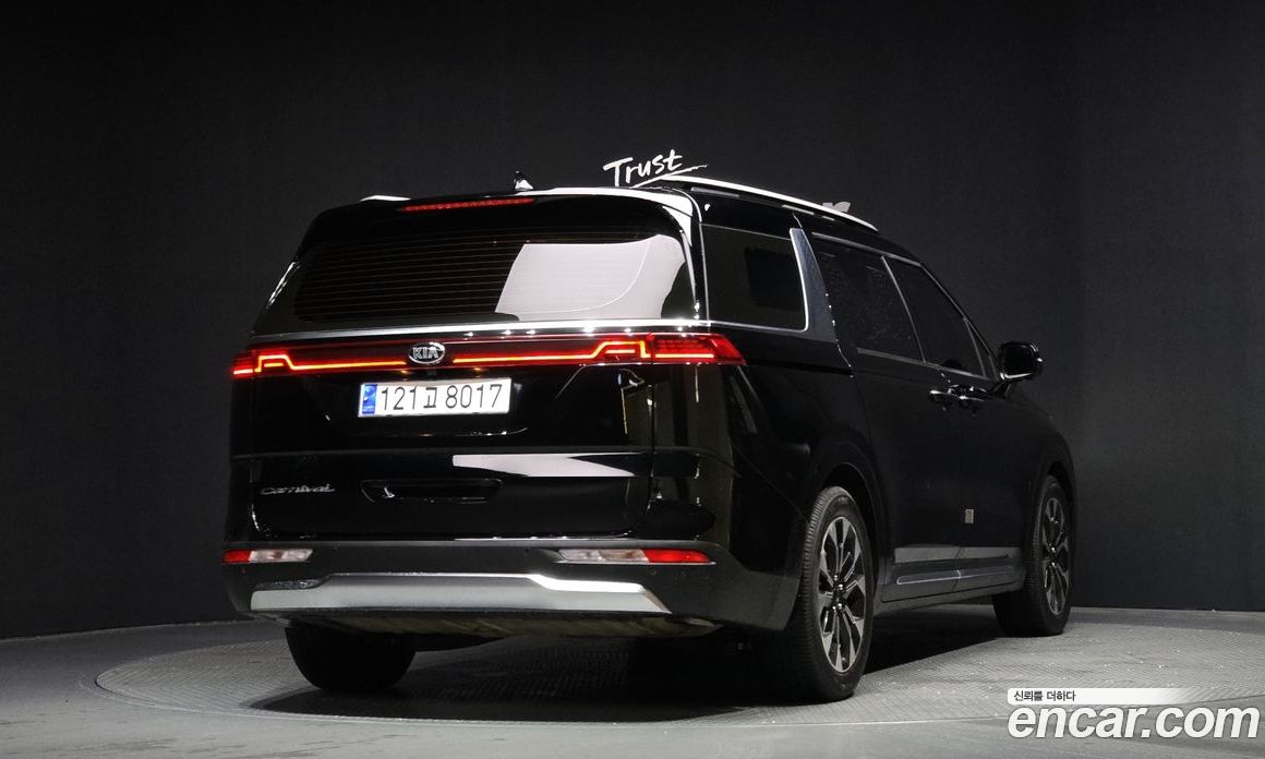 Kia Carnival 9-Seater Noblesse