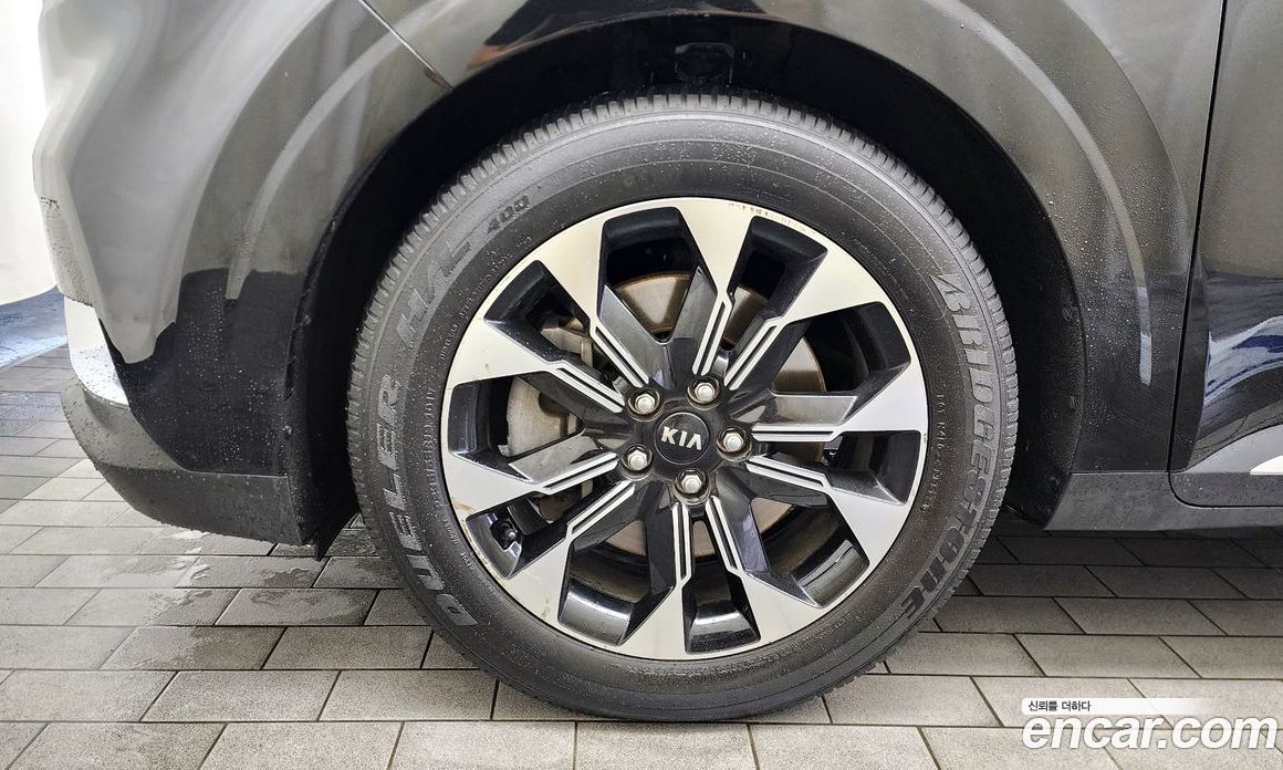 Kia Carnival 9-Seater Noblesse