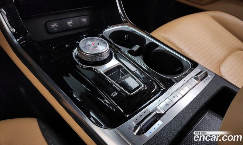 Kia Carnival 9-Seater Noblesse