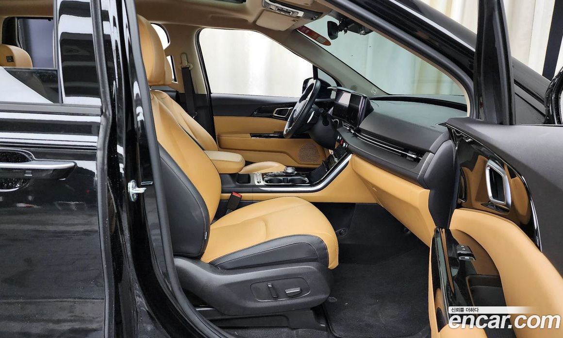Kia Carnival 9-Seater Noblesse