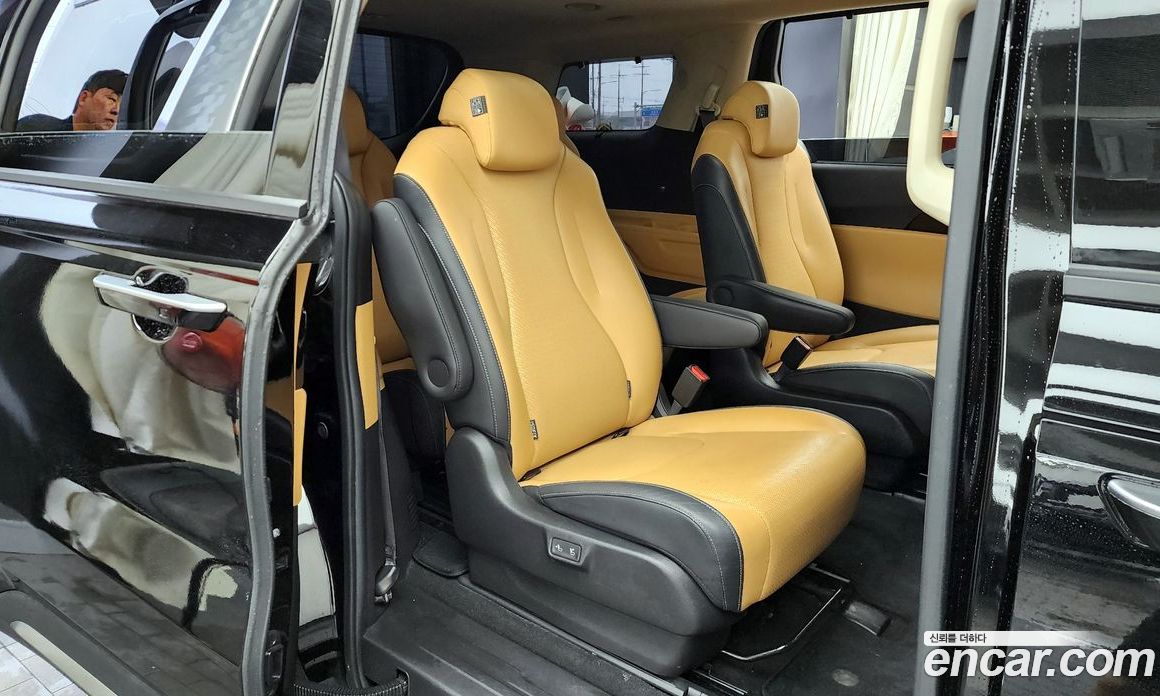 Kia Carnival 9-Seater Noblesse