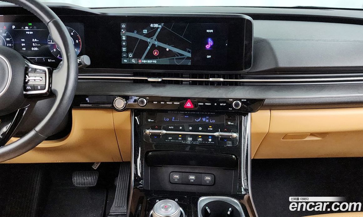 Kia Carnival 9-Seater Noblesse