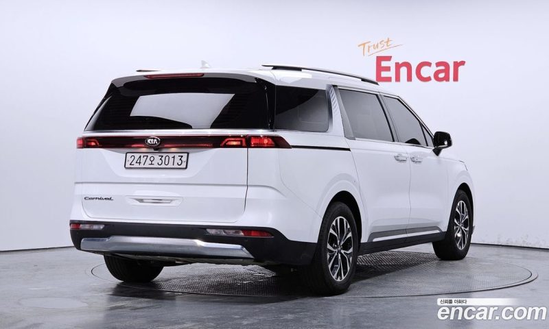 Kia Carnival 9-Seater Noblesse