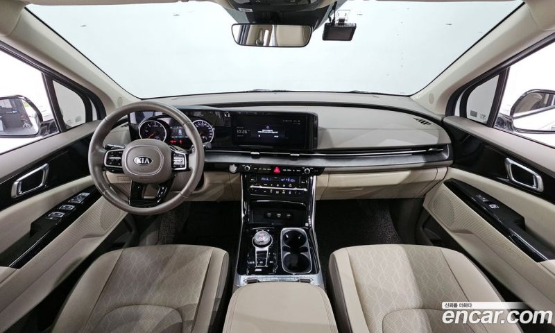 Kia Carnival 9-Seater Noblesse