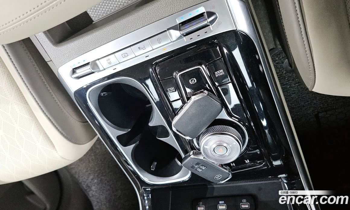 Kia Carnival 9-Seater Noblesse