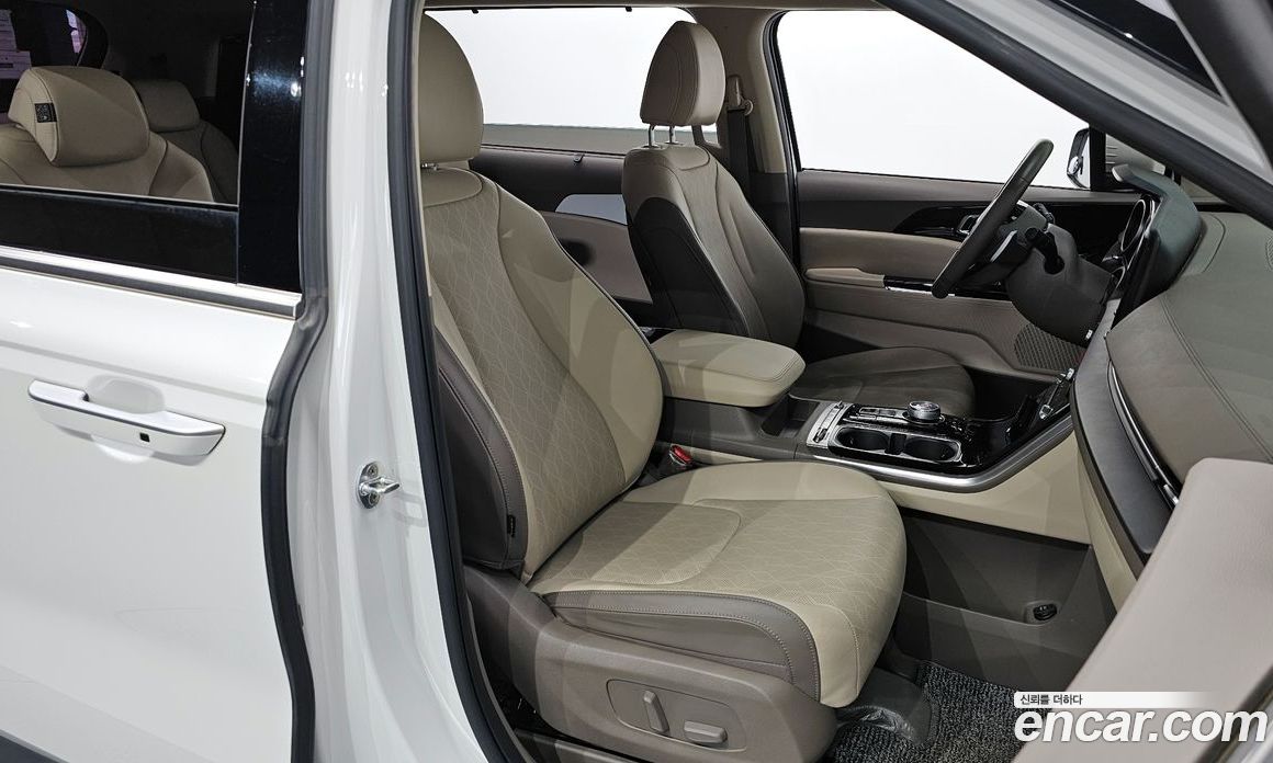 Kia Carnival 9-Seater Noblesse