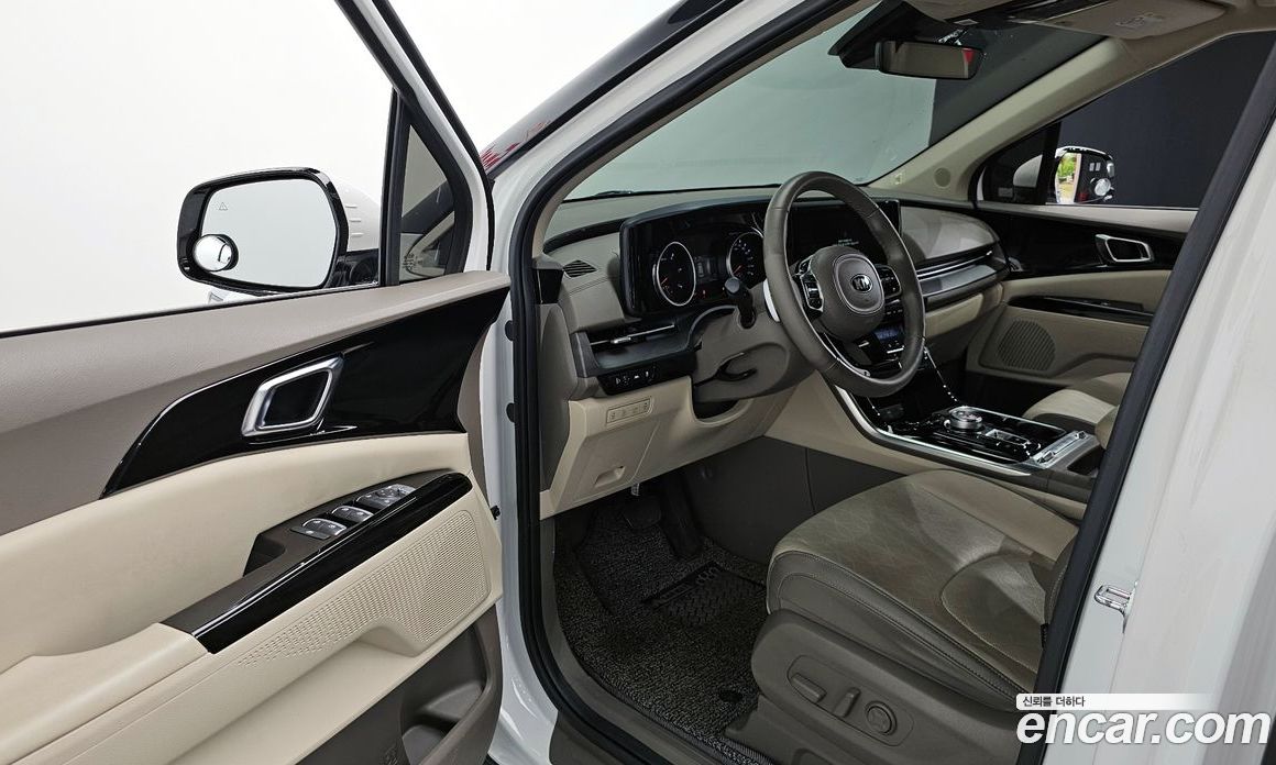 Kia Carnival 9-Seater Noblesse