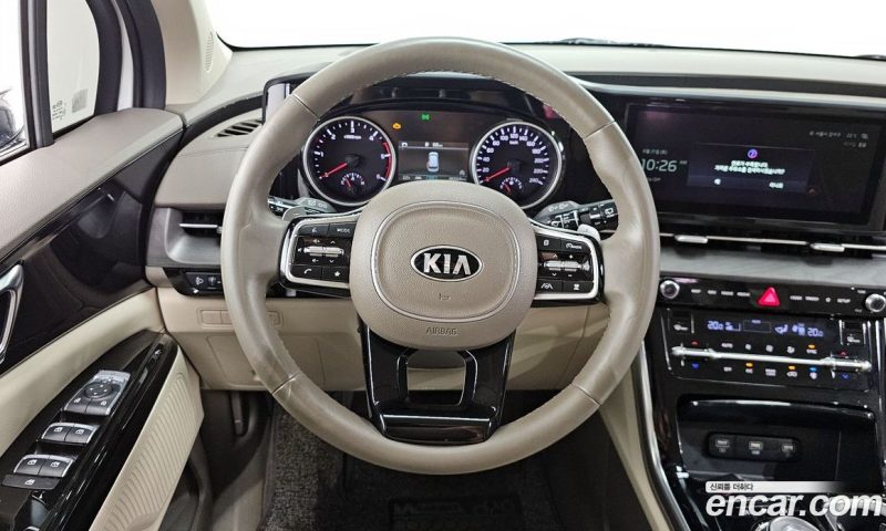 Kia Carnival 9-Seater Noblesse