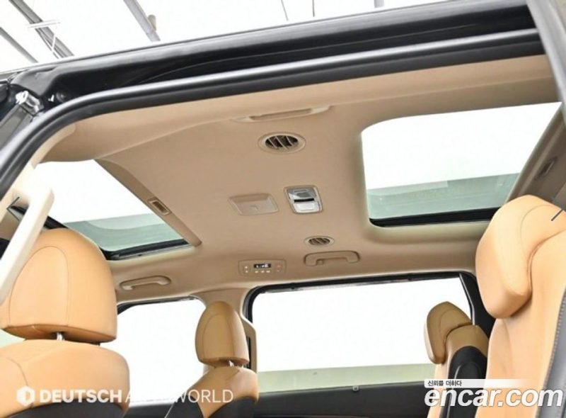 Kia Carnival 9-Seater Noblesse