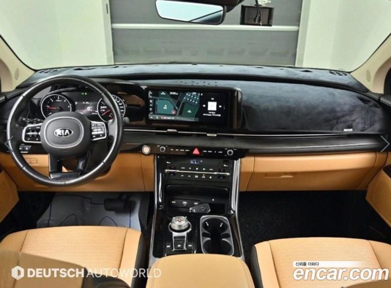 Kia Carnival 9-Seater Noblesse