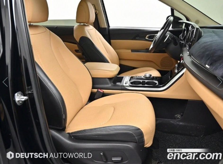 Kia Carnival 9-Seater Noblesse