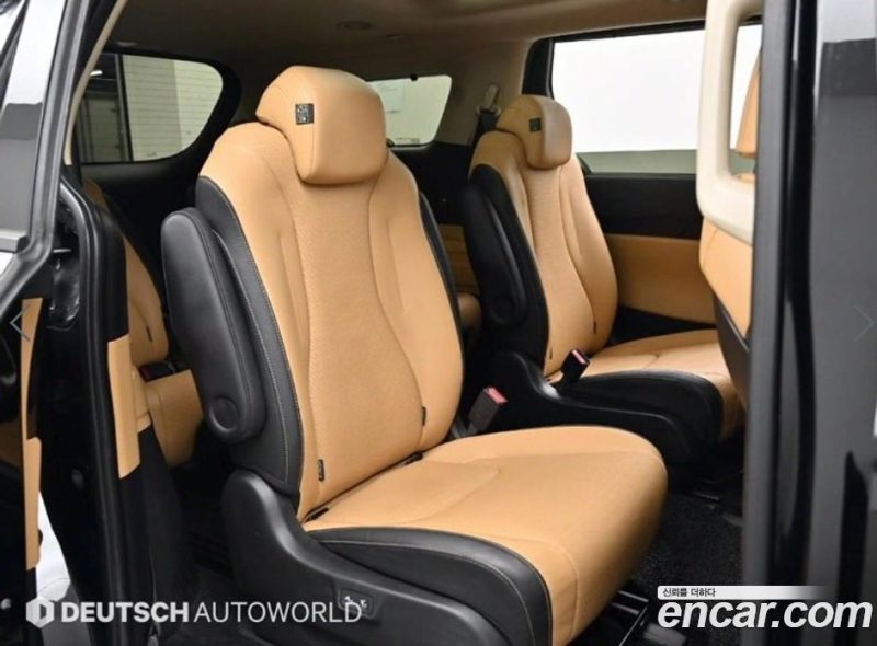 Kia Carnival 9-Seater Noblesse