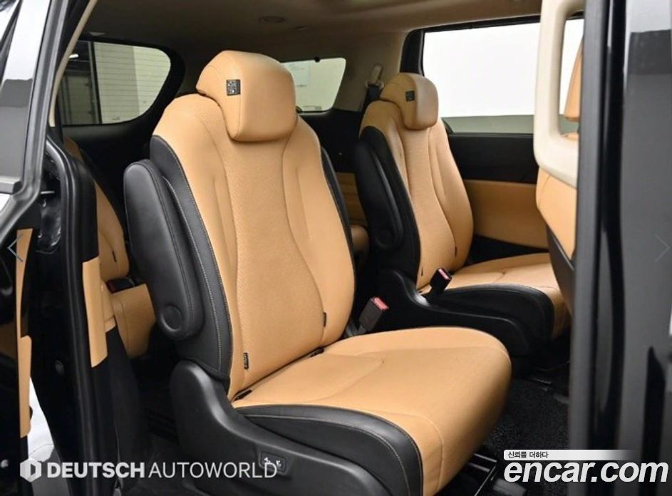 Kia Carnival 9-Seater Noblesse