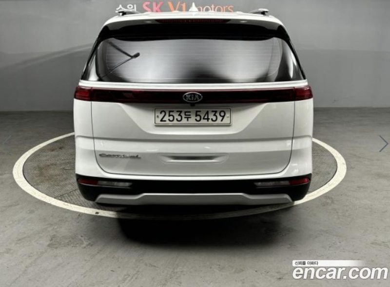 Kia Carnival 9-Seater Prestige