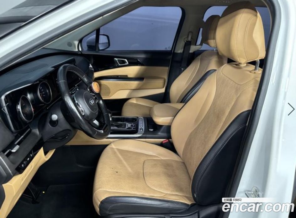 Kia Carnival 9-Seater Prestige