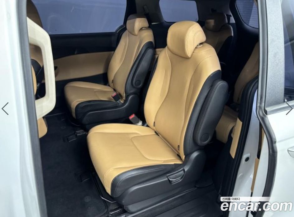 Kia Carnival 9-Seater Prestige