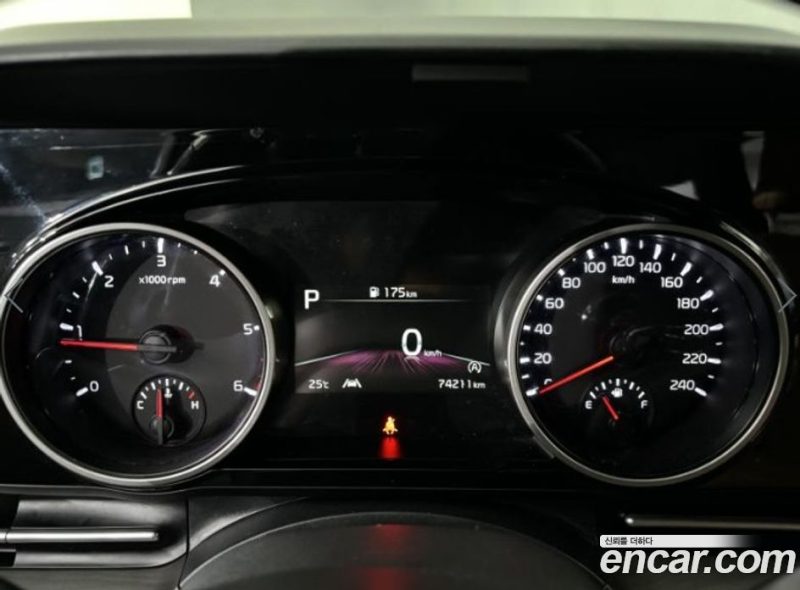 Kia Carnival 9-Seater Prestige
