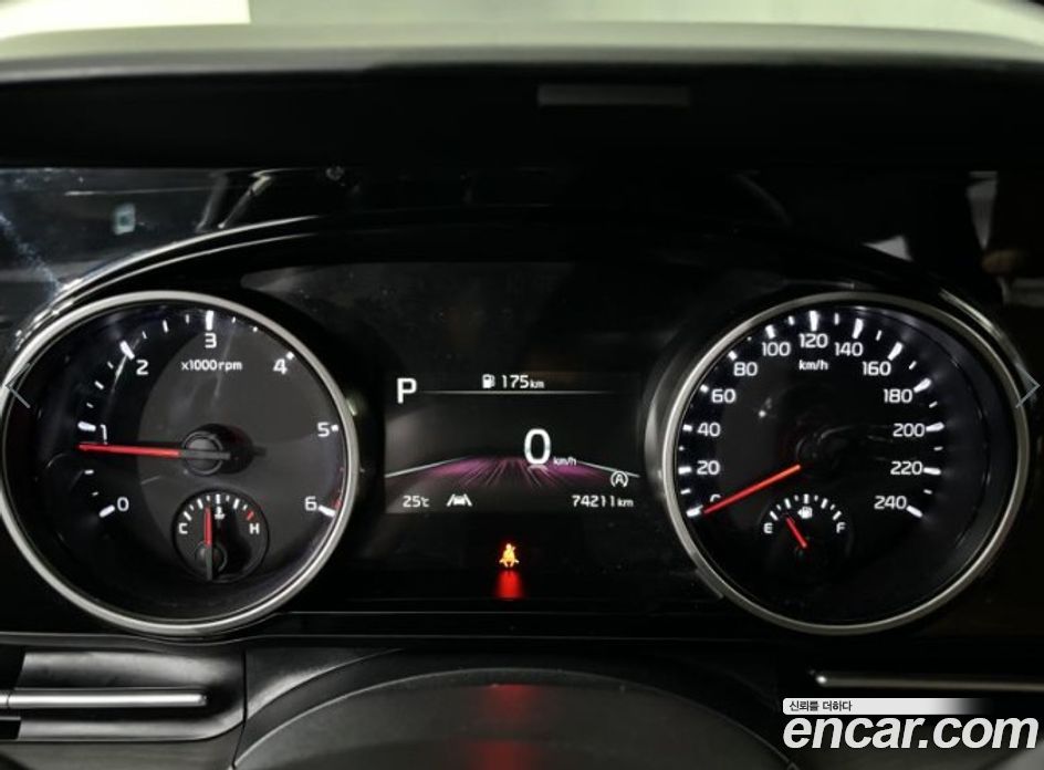 Kia Carnival 9-Seater Prestige