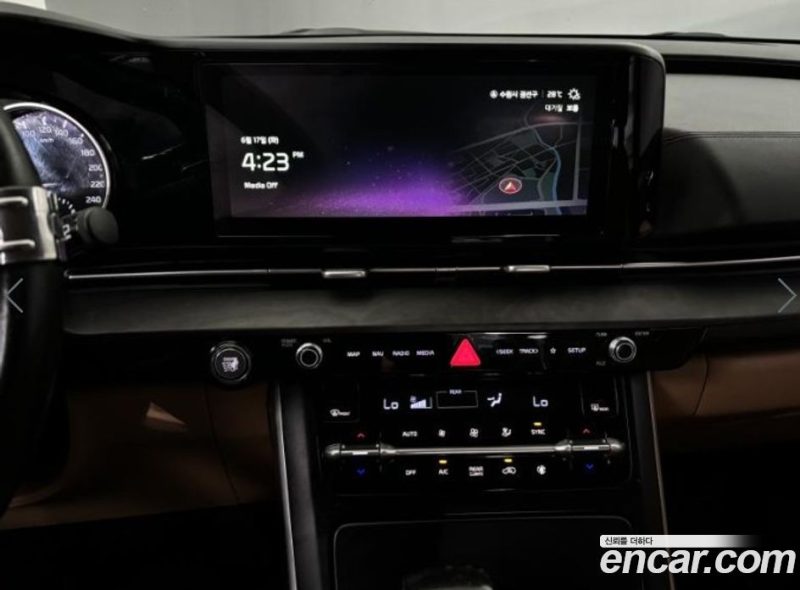 Kia Carnival 9-Seater Prestige
