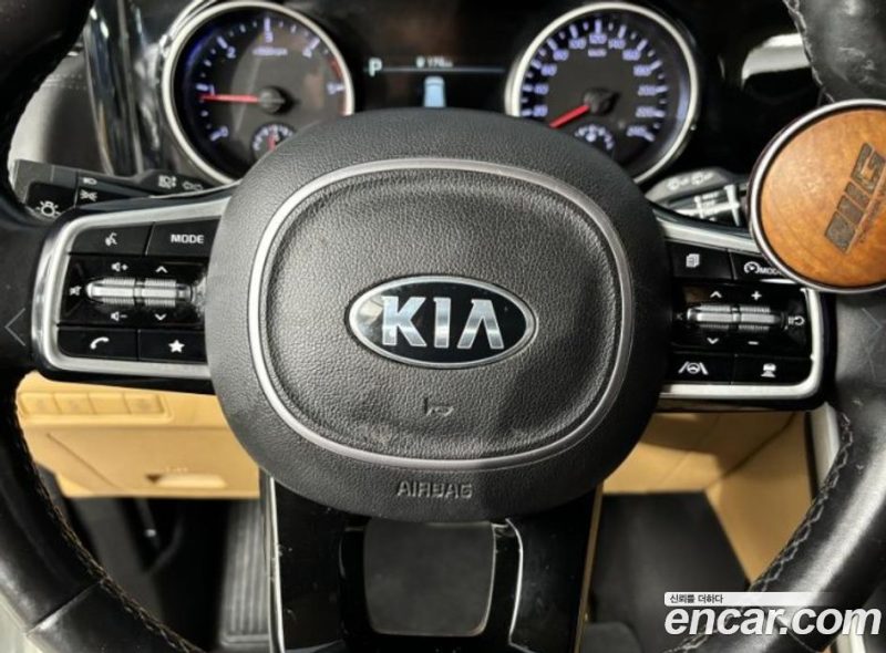 Kia Carnival 9-Seater Prestige