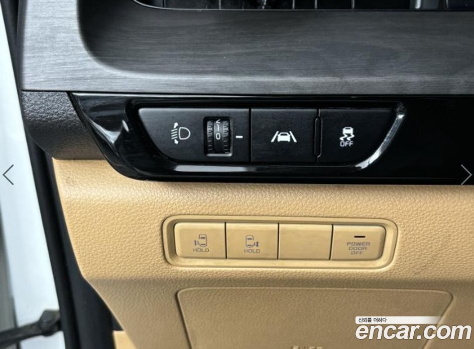Kia Carnival 9-Seater Prestige