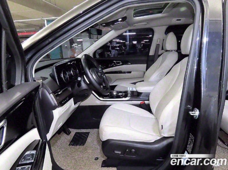 Kia Carnival 9-Seater Noblesse