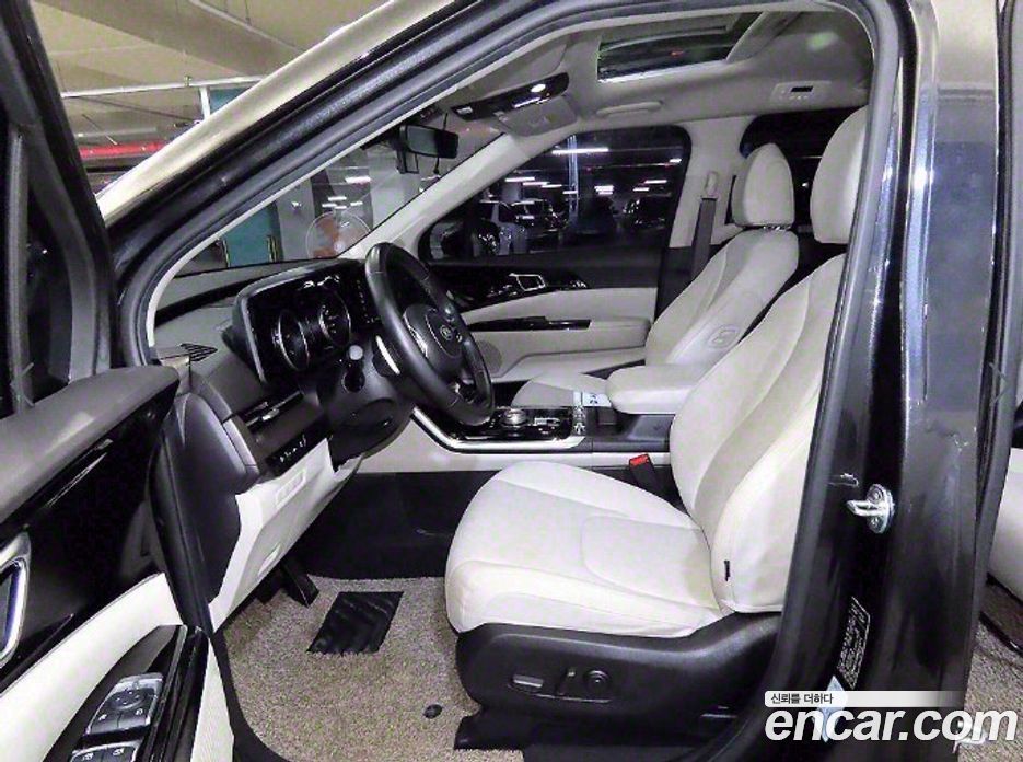 Kia Carnival 9-Seater Noblesse