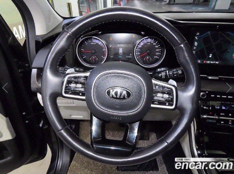 Kia Carnival 9-Seater Noblesse