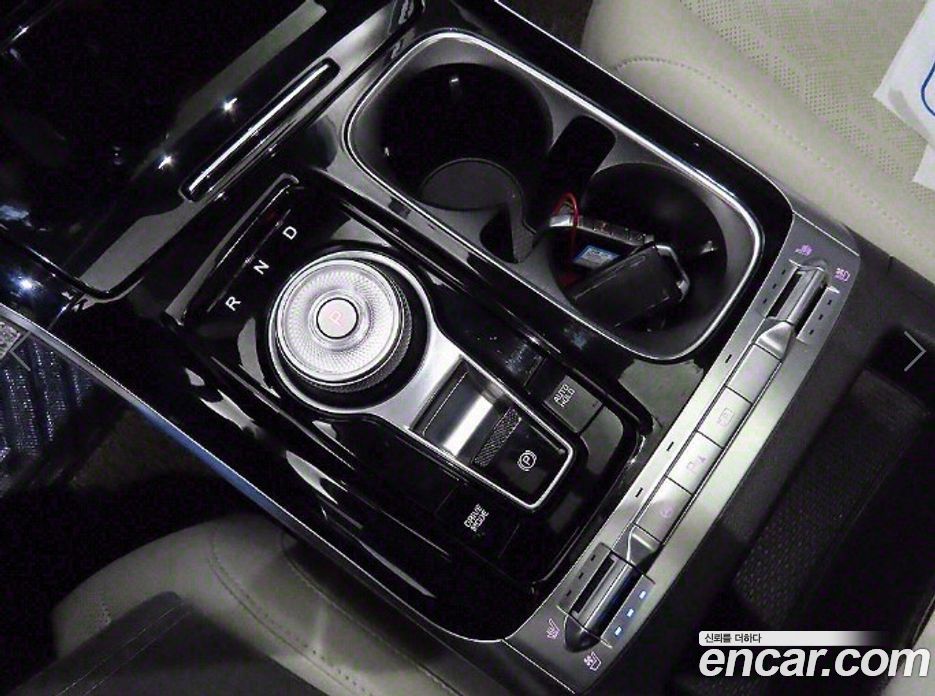 Kia Carnival 9-Seater Noblesse