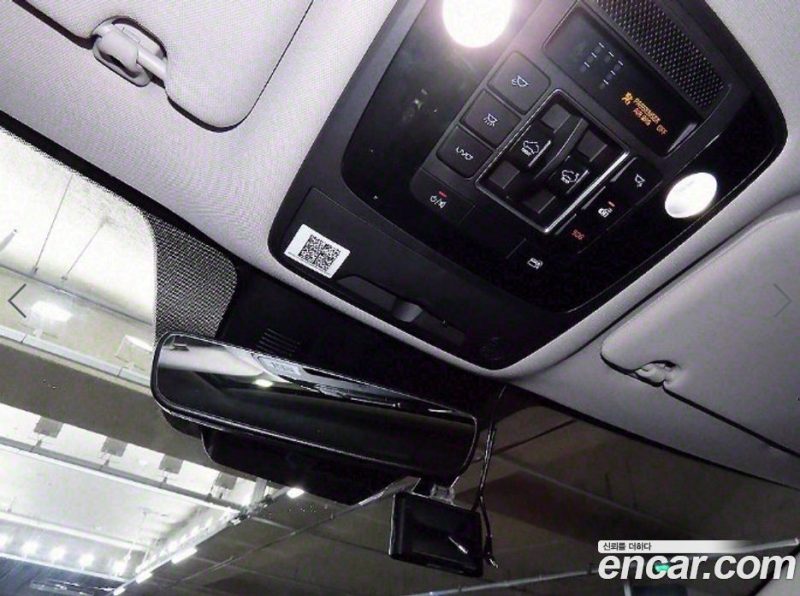 Kia Carnival 9-Seater Noblesse