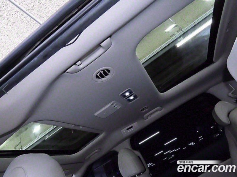 Kia Carnival 9-Seater Noblesse
