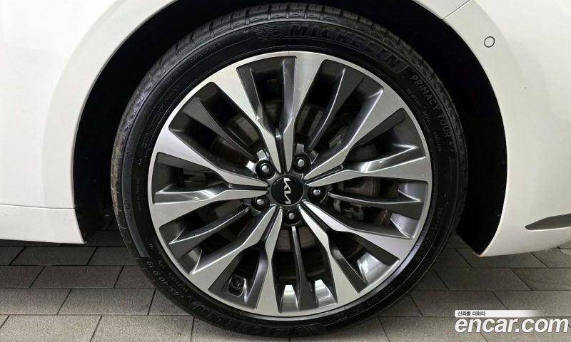 Kia K8 2.5 Gasoline 2WD