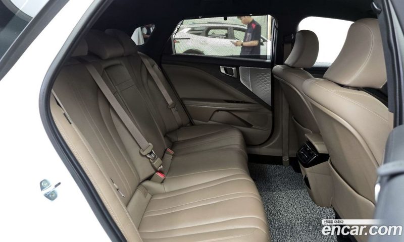 Kia K8 2.5 Gasoline 2WD