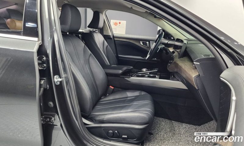 Kia K8 2.5 Gasoline 2WD