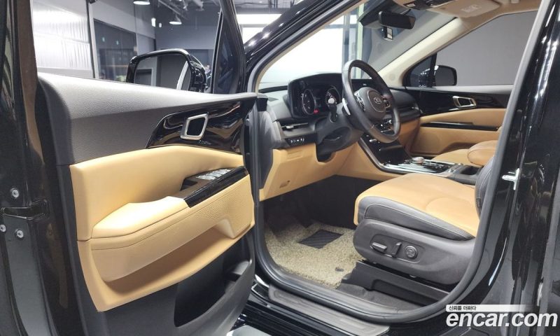 Kia Carnival 7-Seater Noblesse