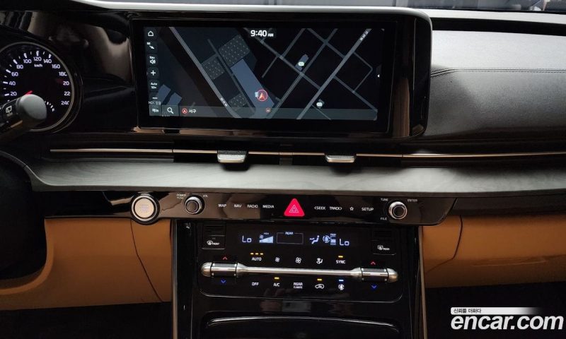 Kia Carnival 7-Seater Noblesse