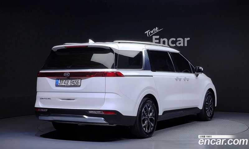 Kia Carnival 9-Seater Signature