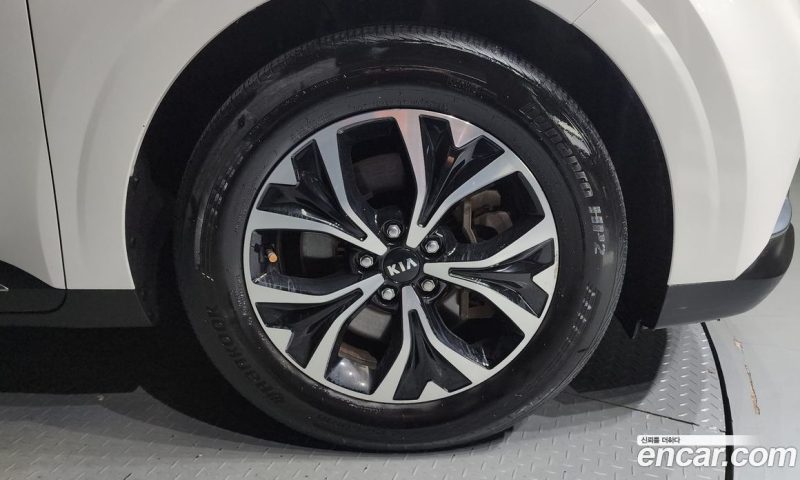 Kia Carnival 9-Seater Signature