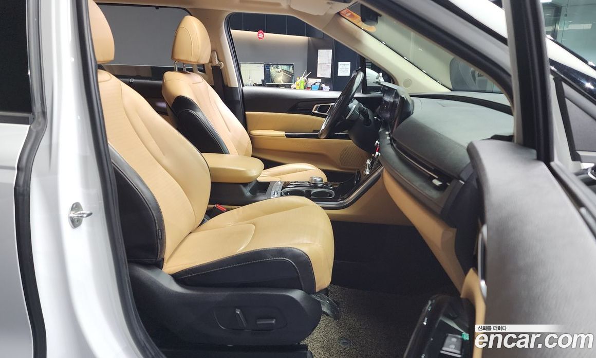 Kia Carnival 9-Seater Signature
