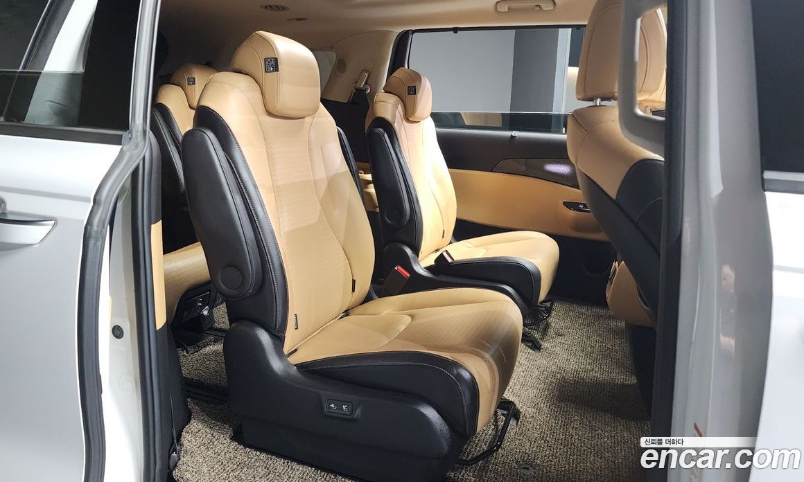 Kia Carnival 9-Seater Signature