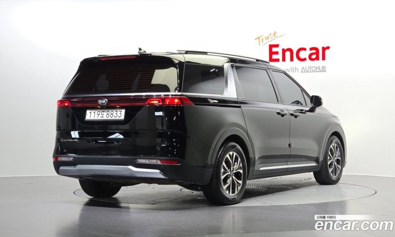 Kia Carnival 9-Seater Noblesse