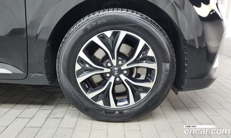 Kia Carnival 9-Seater Noblesse