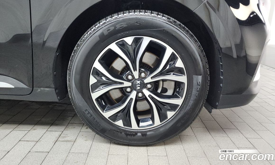 Kia Carnival 9-Seater Noblesse